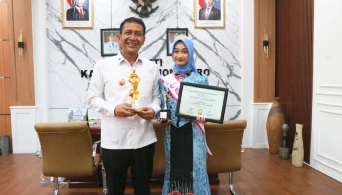 Siswi MI Muhammadiyah 10 Klepek Bojonegoro Sabet Dua Gelar di Miss Hijab Cilik Jatim