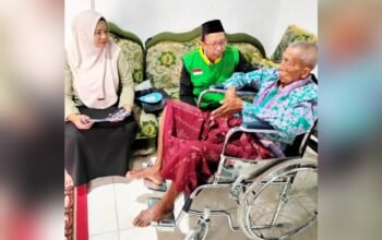 Respon Cepat Dinsos Bojonegoro dan IZI Bantu Lansia yang Terbaring Sakit img 20260802 wa0002
