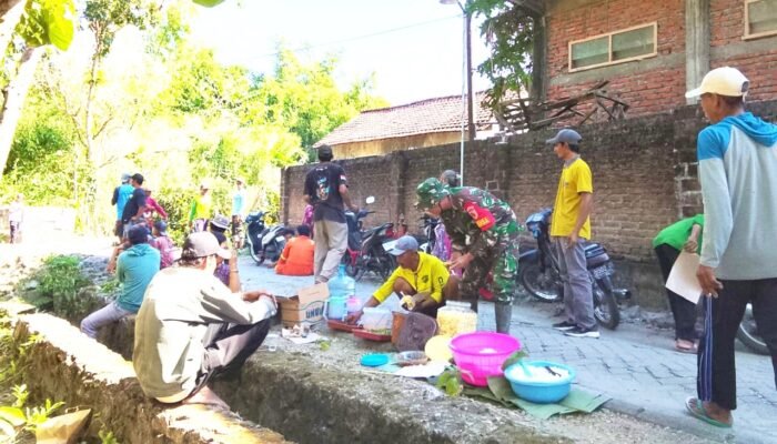 Hangatnya Kebersamaan TMMD 129 Bojonegoro, Satgas dan Warga Desa Kesongo Makan Bersama Penuh Kekeluargaan