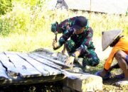 TMMD 129 Bojonegoro: Usai Bangun Jalan, Satgas Bantu Perbaiki Jembatan Mbah Sarijan