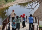 Unik, Ada Sungai Berminyak Alami di Bojonegoro, Jadi Warisan Geologi