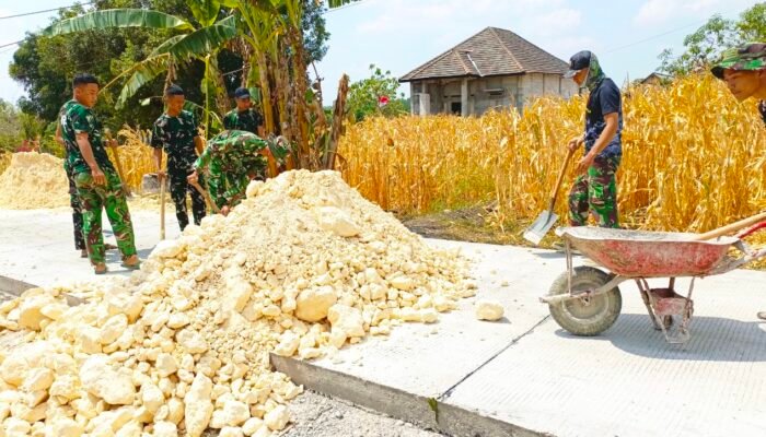 TMMD ke 129 Bojonegoro Rapikan Bahu Jalan Cor Beton Demi Keselamatan Warga