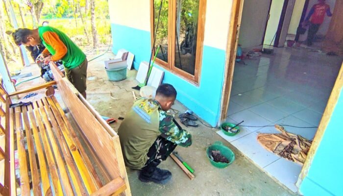 Harapan Ibu Jasmiati Segera Terwujud, Satgas TMMD Bojonegoro Kebutan Renovasi Rumah