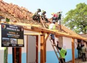 TMMD Bojonegoro Angkut Pedel Beranting Demi Jalan Warga Kesongo