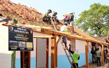 TMMD Bojonegoro Angkut Pedel Beranting Demi Jalan Warga Kesongo