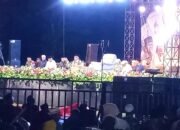Malam Penuh Sholawat, Ribuan Warga Bojonegoro Padati Lapangan Mlideg