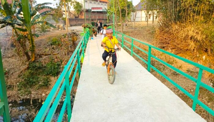 TMMD Bojonegoro Bangun Jembatan Brang Etan, Anak-anak Kini Mudah Mengaji