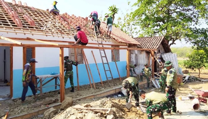 Semangat Gotong Royong Warnai TMMD Bojonegoro, Rumah Warga Mulai Berubah