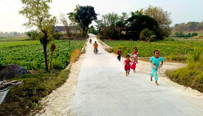 TMMD Bojonegoro Ubah Wajah Mundu, Jalan Cor Kini Jadi Tempat Anak Bermain