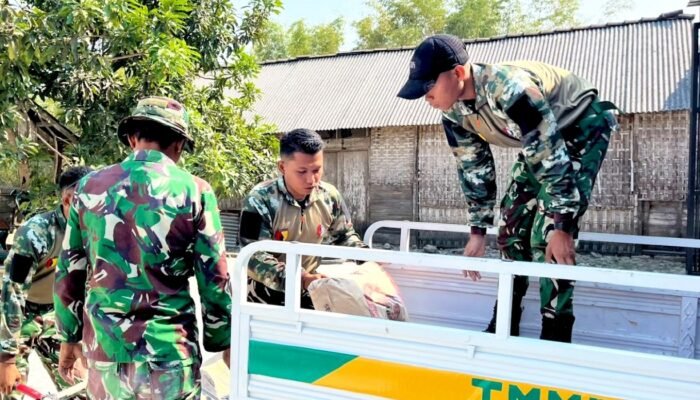 Akses Sempit Tak Jadi Halangan, Satgas TMMD Bojonegoro Kebut Rumah Pak Kardo