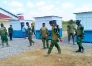 Terik Matahari Tak Halangi Satgas TMMD Bojonegoro Angkat Box UMKM
