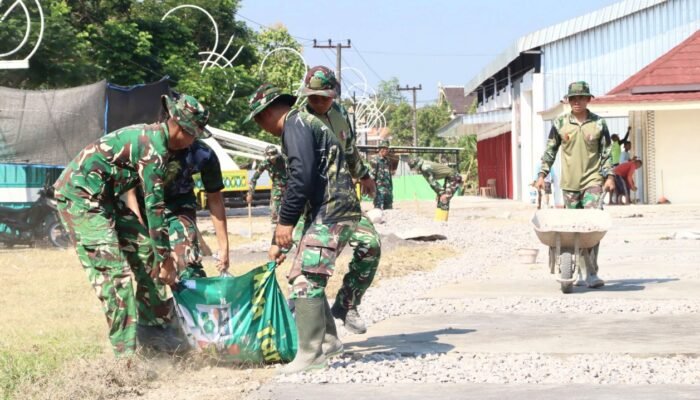 Jelang Berakhir, Satgas TMMD 129 Bojonegoro Gotong Royong Bersihkan Rest Area Kesongo