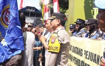 Aksi Warga Brengkok brondong Lamongan Dikawal Polisi, Ini yang Terjadi