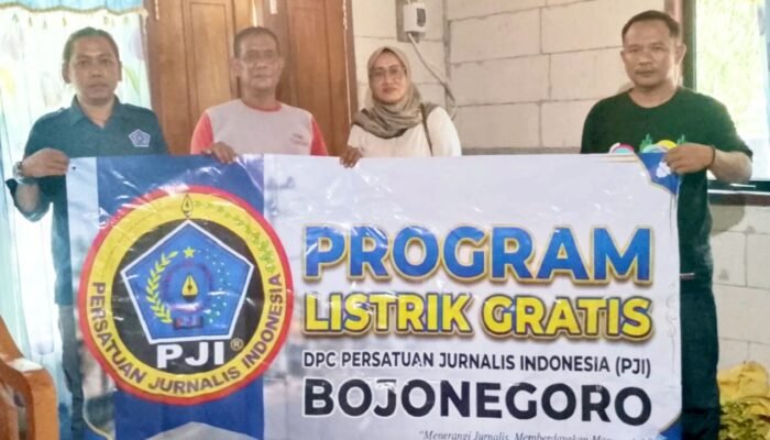 Kemerdekaan Makin Bermakna, PJI Bojonegoro Bantu Warga Dapat Listrik Gratis