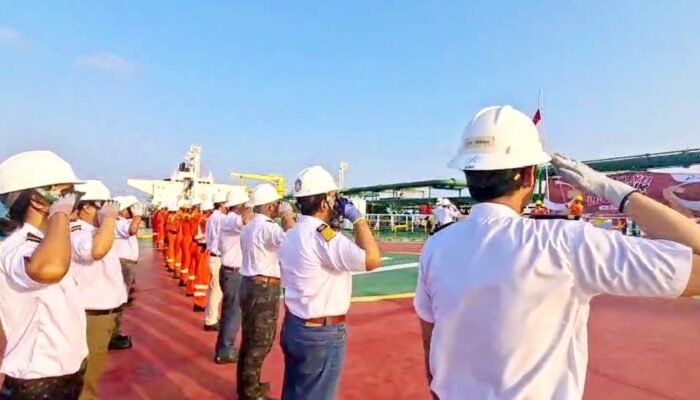 Bukan di Darat, Upacara HUT RI Satpolairud Lamongan Ini Digelar di Tengah Laut