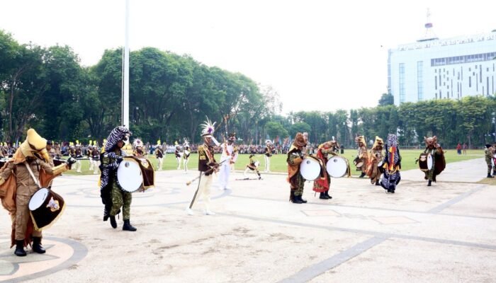 Marching Band 186 Taruna Curi Perhatian Warga Bojonegoro