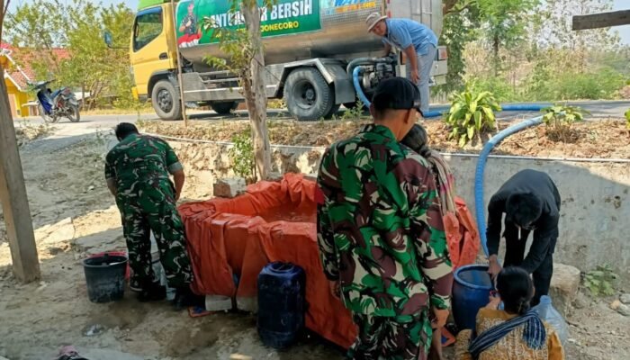 Kemarau Mencekik, 6.000 Liter Air Bersih Digelontorkan ke Warga Bojonegoro