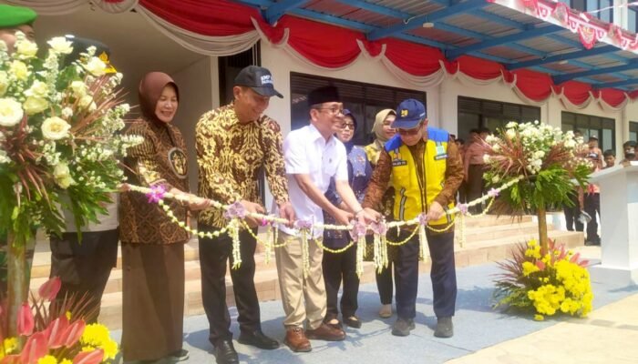 Menko Pratikno Resmikan Gedung Baru SMPN 1 Padangan Bojonegoro