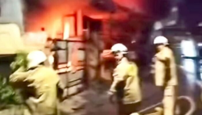 Kosan di Menteng Dalam Jakarta Selatan Ludes Terbakar: 4 Orang Meninggal, 1 Dilarikan ke RS