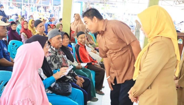 Kabar Gembira Warga Gresik: Ratusan Ribu KPM Terima Beras 30 Kg, Berobat Gratis Cukup UHC