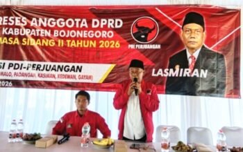 Warga Curhat, Jalan Rusak Hingga Drainase di Reses Anggota DPRD Bojonegoro Lasmiran
