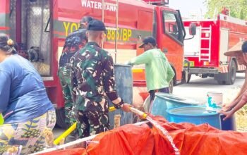 Atasi Kekeringan Sendangharjo Bojonegoro: Yonif 885, BPBD dan Pelajar Turun Tangan Salurkan Air Bersih