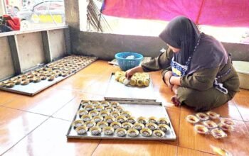 Usaha Jajanan Serba Seribu di Padangan Bojonegoro Ini Diserbu Pembeli Dalam dan Luar Kota