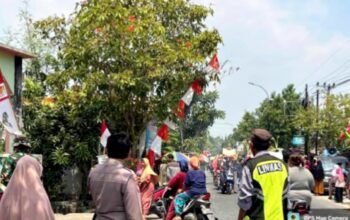 Karnaval SD MI Digelar, Polsek Sugihwaras Bojonegoro Siaga di Jalan