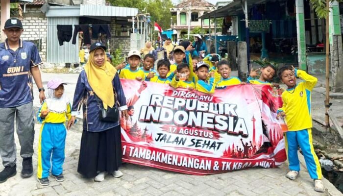 Semarak HUT RI, SDN 01 Tambakmenjangan Sarirejo Lamongan Gelar Jalan Sehat