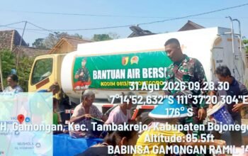 Warga Bojonegoro Kekeringan, TNI Turun Bawa Ribuan Liter Air