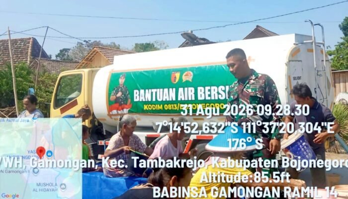 Warga Bojonegoro Kekeringan, TNI Turun Bawa Ribuan Liter Air