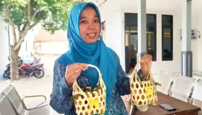 Dari Bambu Jadi Cuan, Kerajinan Mini Gapluk Bojonegoro Mulai Dilirik Pasar