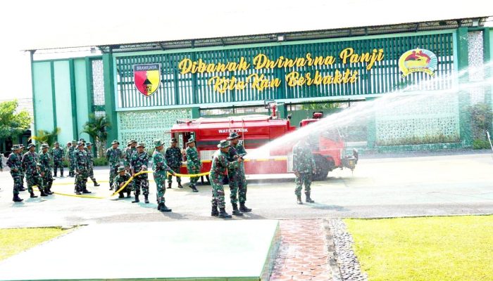 Begini Cara Prajurit Kodim Bojonegoro Hadapi Api