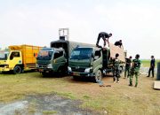 Panggung HUT RI Disiapkan, Prajurit TP 885 Belibis Putih Bikin Warga Bojonegoro Salut
