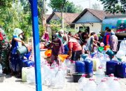 77 Ribu Liter Air Bersih Dibagikan, Warga Bojonegoro Bernapas Lega