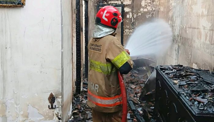 Lupa Matikan Kompor, Rumah Warga Dander Bojonegoro Ludes Terbakar