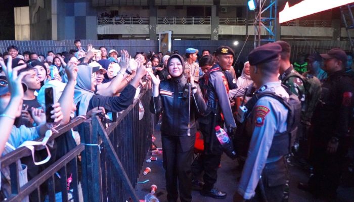 300 Personel Kawal Konser NdX Aka di Bojonegoro, Kapolres Yenni Turun Langsung