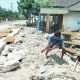 Pagar Warga Roboh saat Pemasangan U-Ditch di Sidomukti Kepohbaru Bojonegoro, Batas Jalan Dipertanyakan
