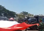Merah Putih 10×20 Meter Membentang di Bojonegoro, TNI dan Pelajar Kompak