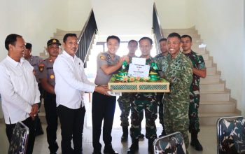 Kapolres Bojonegoro Datang Bawa Tumpeng untuk TNI
