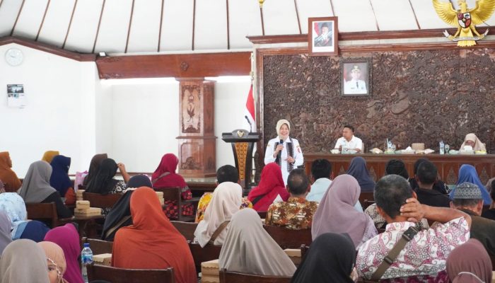 Bupati Bojonegoro Dorong 359 Warga Naik Kelas Lewat Bantuan Usaha