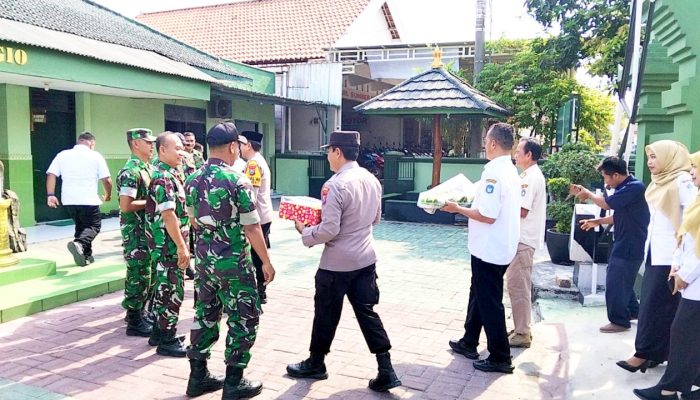 HUT ke-81 TNI, Forkopimcam Sugio Lamongan Beri Kejutan di Makoramil
