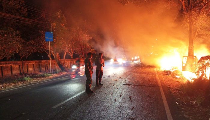 Korsleting Listrik Diduga Picu Warung Legen di Lamongan Terbakar