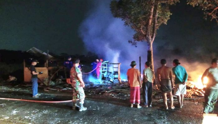 Api Melahap Warung Kopi di Mantup Lamongan, Dokumen Penting Ikut Terbakar