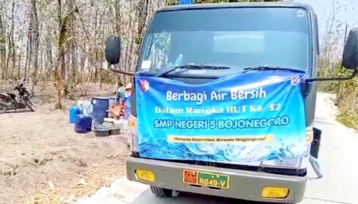 TNI Gandeng SMPN 5 Bojonegoro, 10.000 Liter Air Bersih Disalurkan