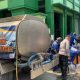 Bantu Warga Hadapi Kemarau, Polres Lamongan Salurkan 5 Tangki Air Bersih