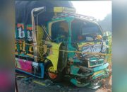 Diduga Kurang Konsentrasi, Truk Tabrak Portal Jalan Kesongo Kedungadem Bojonegoro