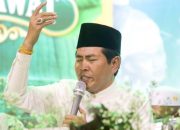 KH Anwar Zahid Hadir, Gresik Bersholawat Penuh Khidmat