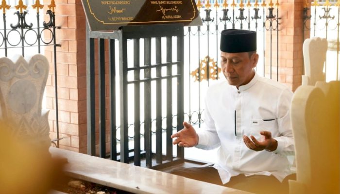 Sambut Hari Jadi Bojonegoro ke-349, Bupati Wahono Ziarah ke Makam Tokoh Pendahulu