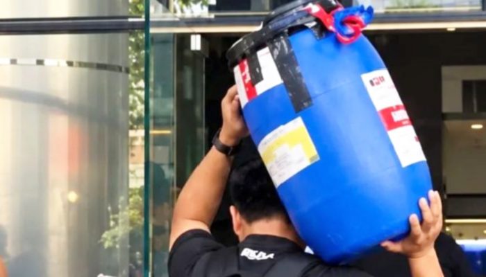 OTT Bupati Klaten: Uang Rp934 Juta dalam Tong Biru, 3 Orang Jadi Tersangka